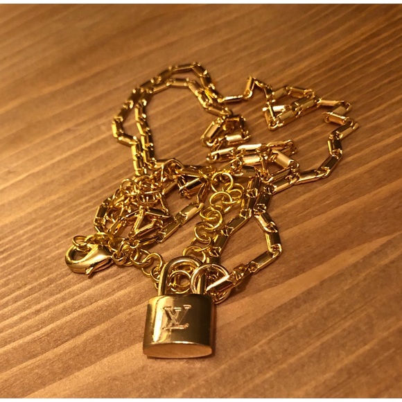 Louis Vuitton Accessories - 💕 Louis Vuitton small padlock with necklace 🔒
